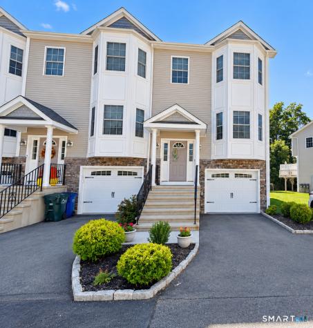 16 Ardi Court Newtown CT 06482