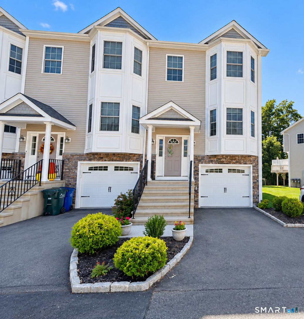 16 Ardi Court Newtown CT 06482
