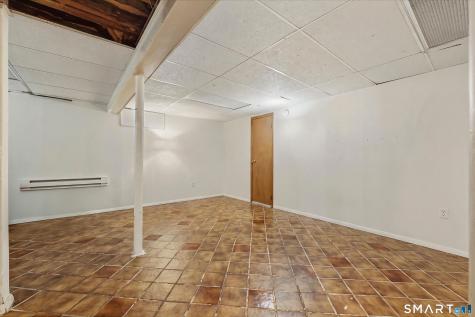 7 Maybury Circle Waterbury CT 06705