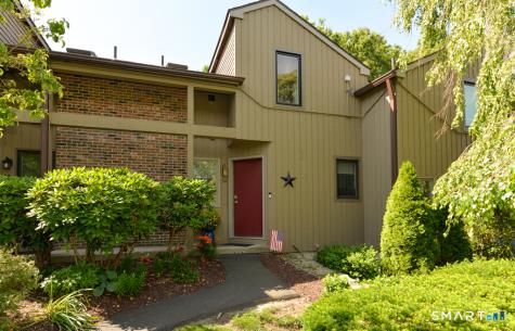14 Far View Commons Southbury CT 06488