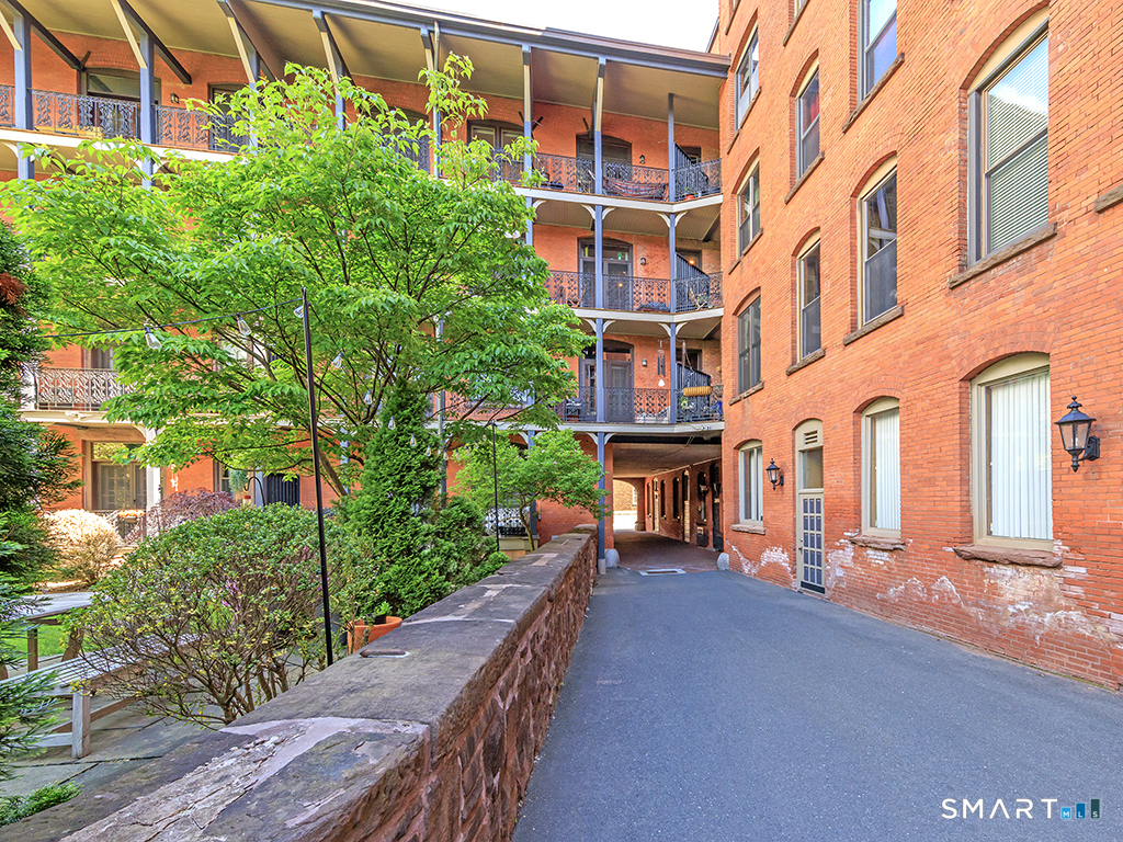 1 Linden Place Hartford CT 06106