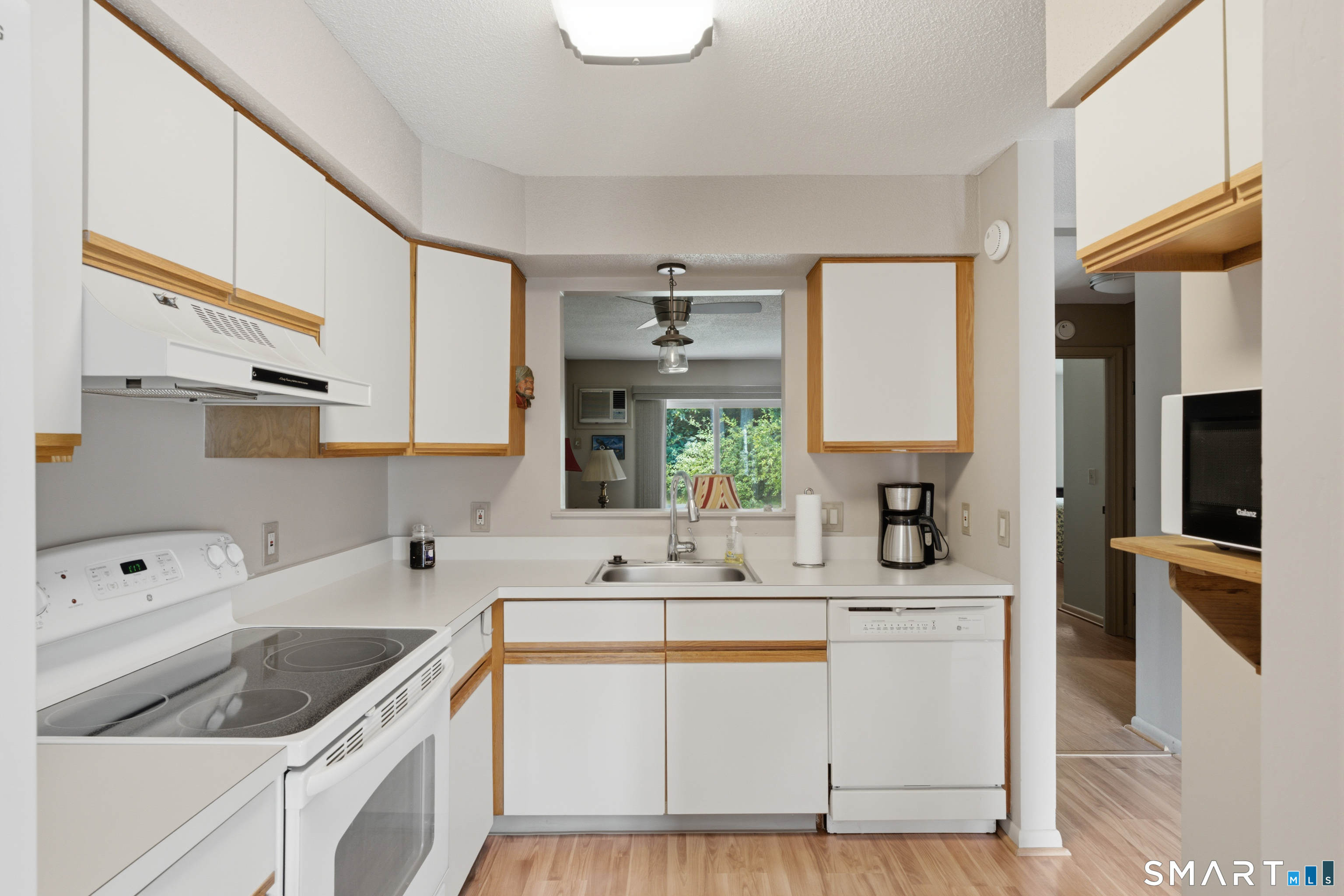 6 Knoll Lane Simsbury CT 06089
