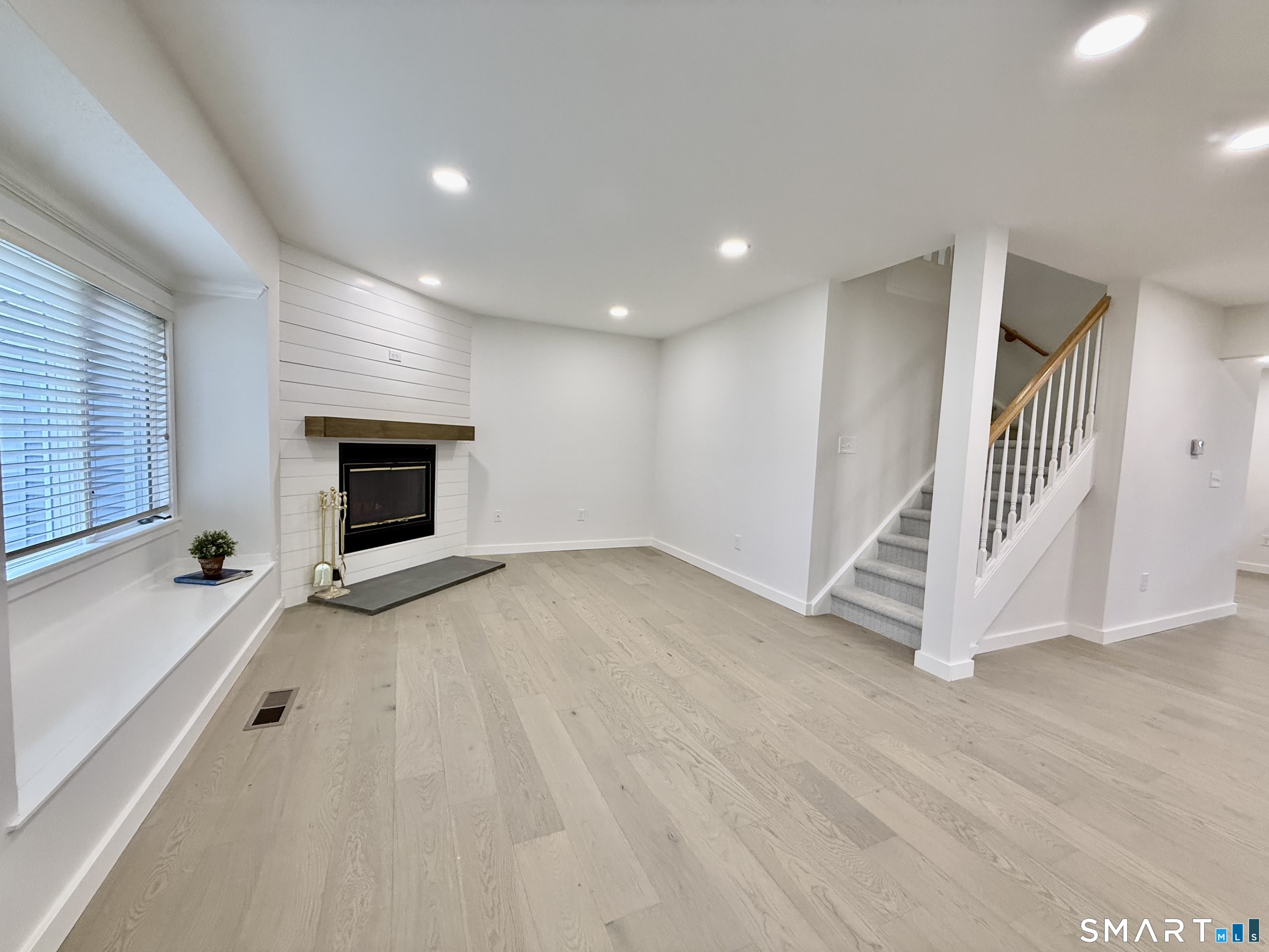 8 Winchester Court Farmington CT 06032