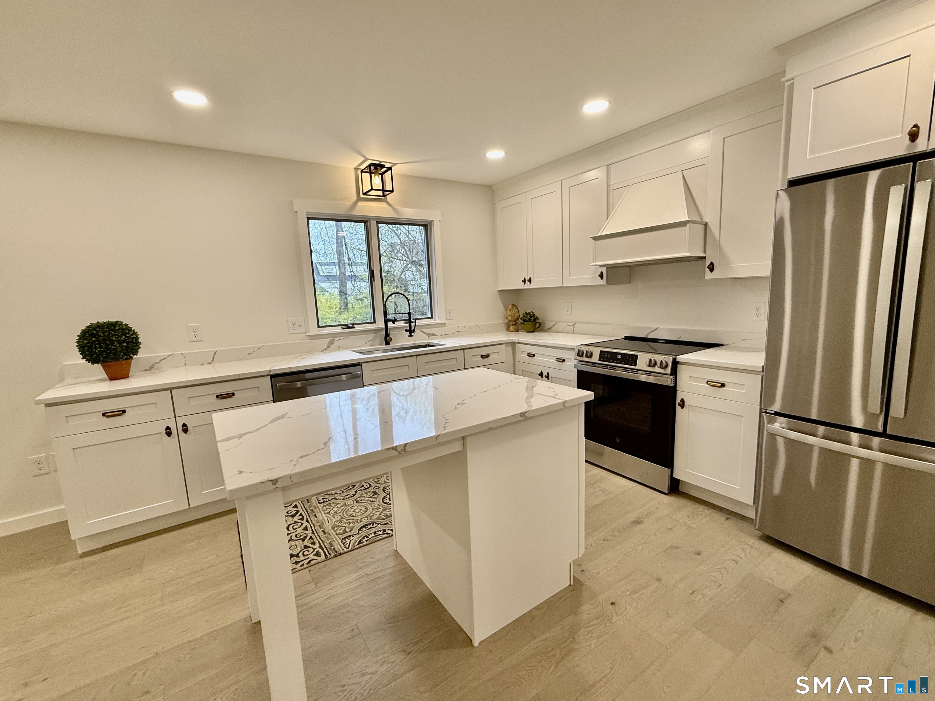 8 Winchester Court Farmington CT 06032