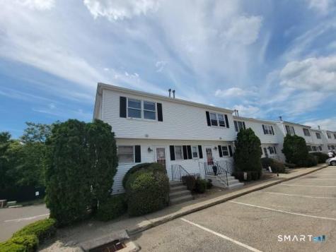 28 Commodore Commons Derby CT 06418