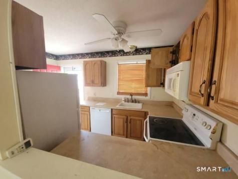 28 Commodore Commons Derby CT 06418