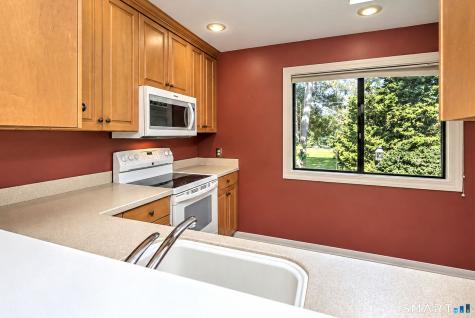 532 Narraganset Lane Stratford CT 06614
