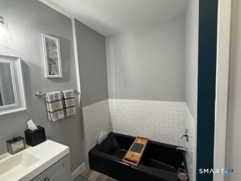 111 Harbour Close New Haven CT 06405