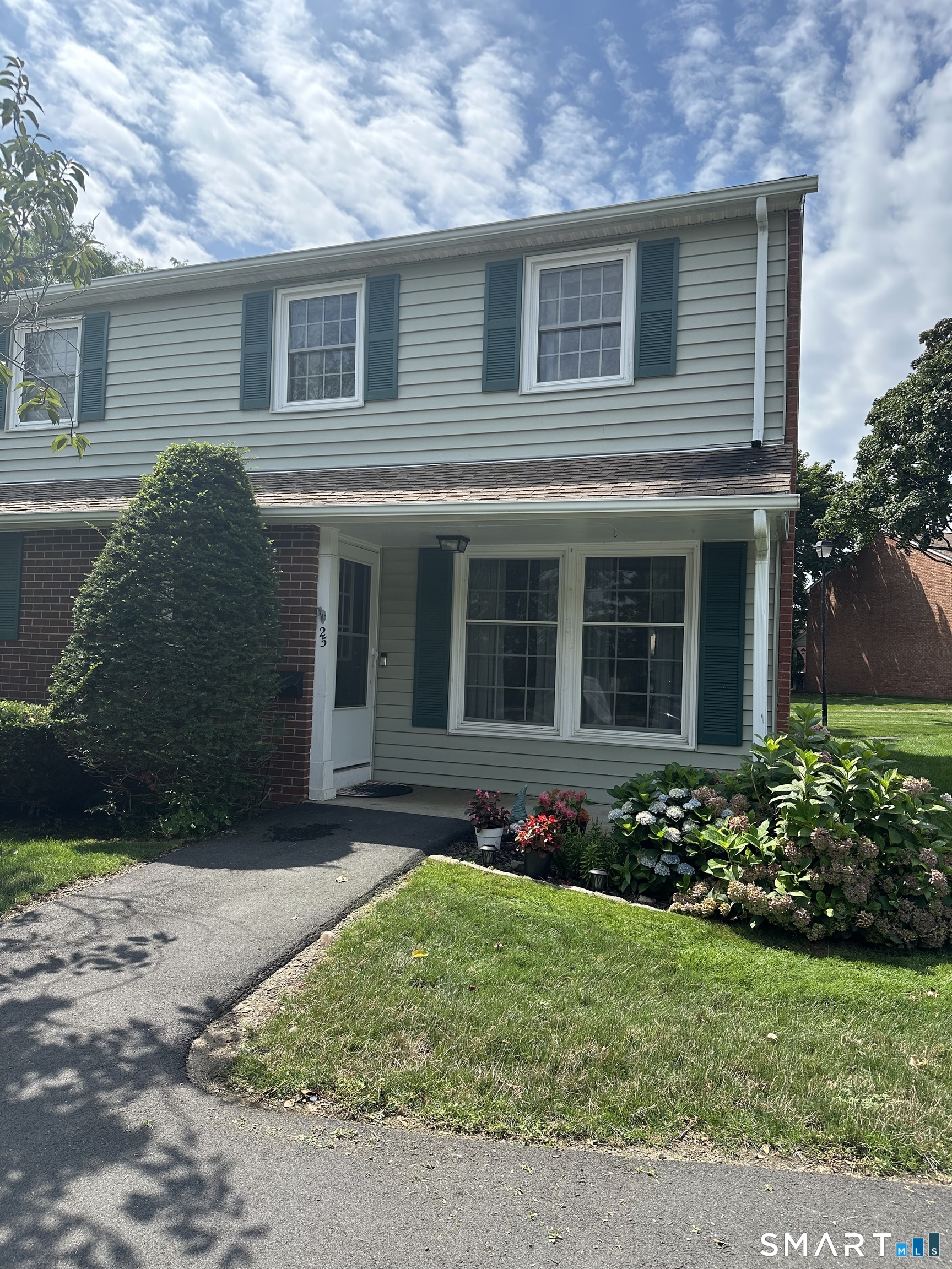 25 Greenwich Way Milford CT 06460