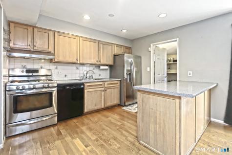 25 Greenwich Way Milford CT 06460