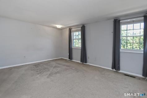 25 Greenwich Way Milford CT 06460