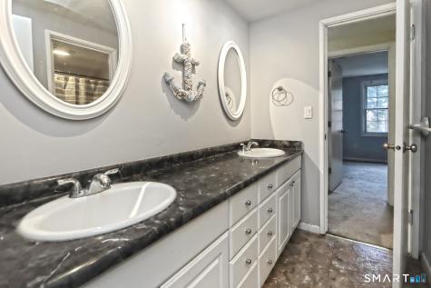 25 Greenwich Way Milford CT 06460