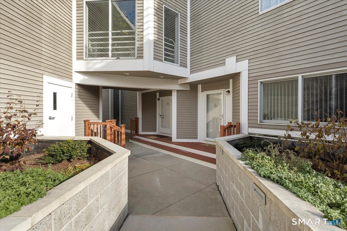 13 Harbour Close New Haven CT 06519