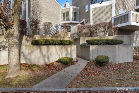 13 Harbour Close New Haven CT 06519