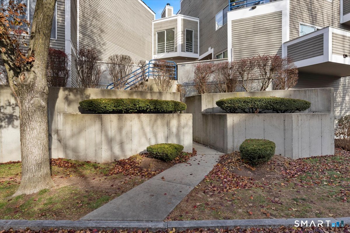 13 Harbour Close New Haven CT 06519