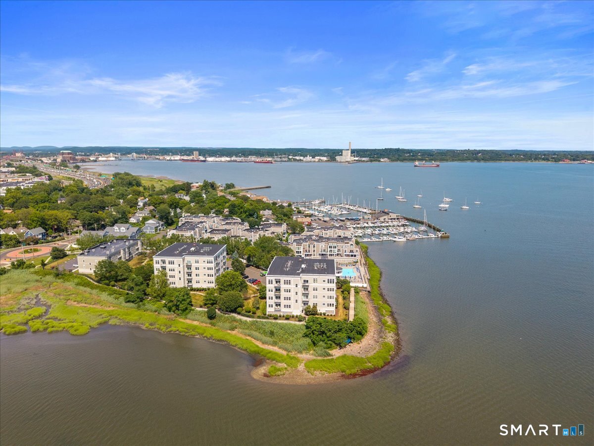 13 Harbour Close New Haven CT 06519