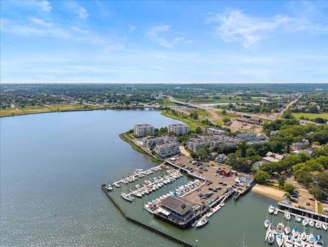 13 Harbour Close New Haven CT 06519