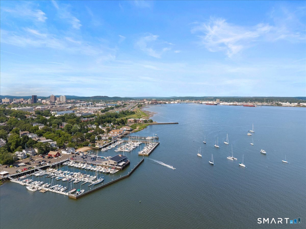 13 Harbour Close New Haven CT 06519