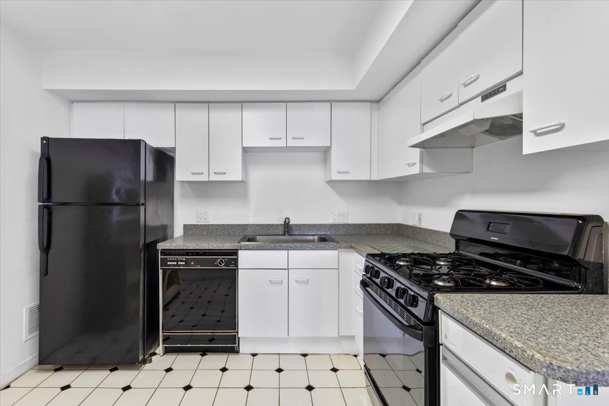 13 Harbour Close New Haven CT 06519