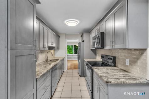 3 Saddle Crossing Avon CT 06001