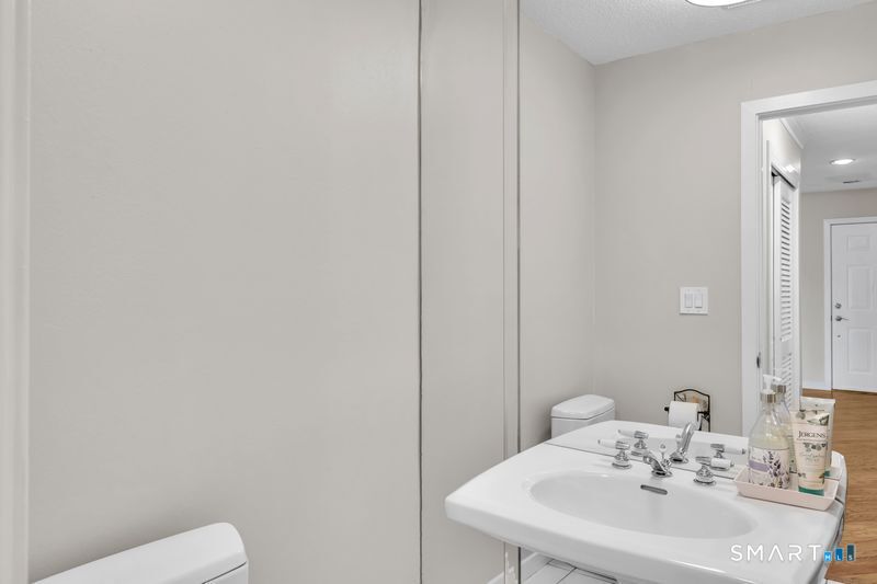 3 Saddle Crossing Avon CT 06001