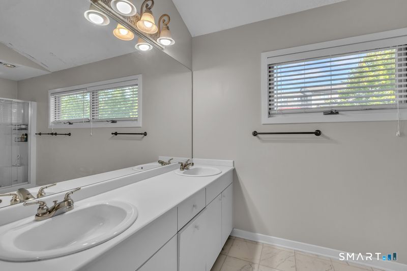 3 Saddle Crossing Avon CT 06001