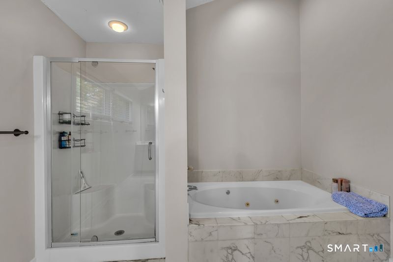 3 Saddle Crossing Avon CT 06001