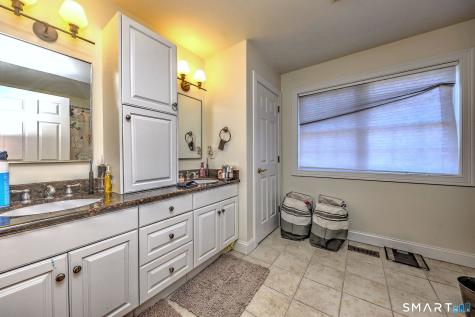 12 Landin Street Woodbridge CT 06525