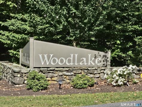 24 Fox Run Woodbury CT 06798