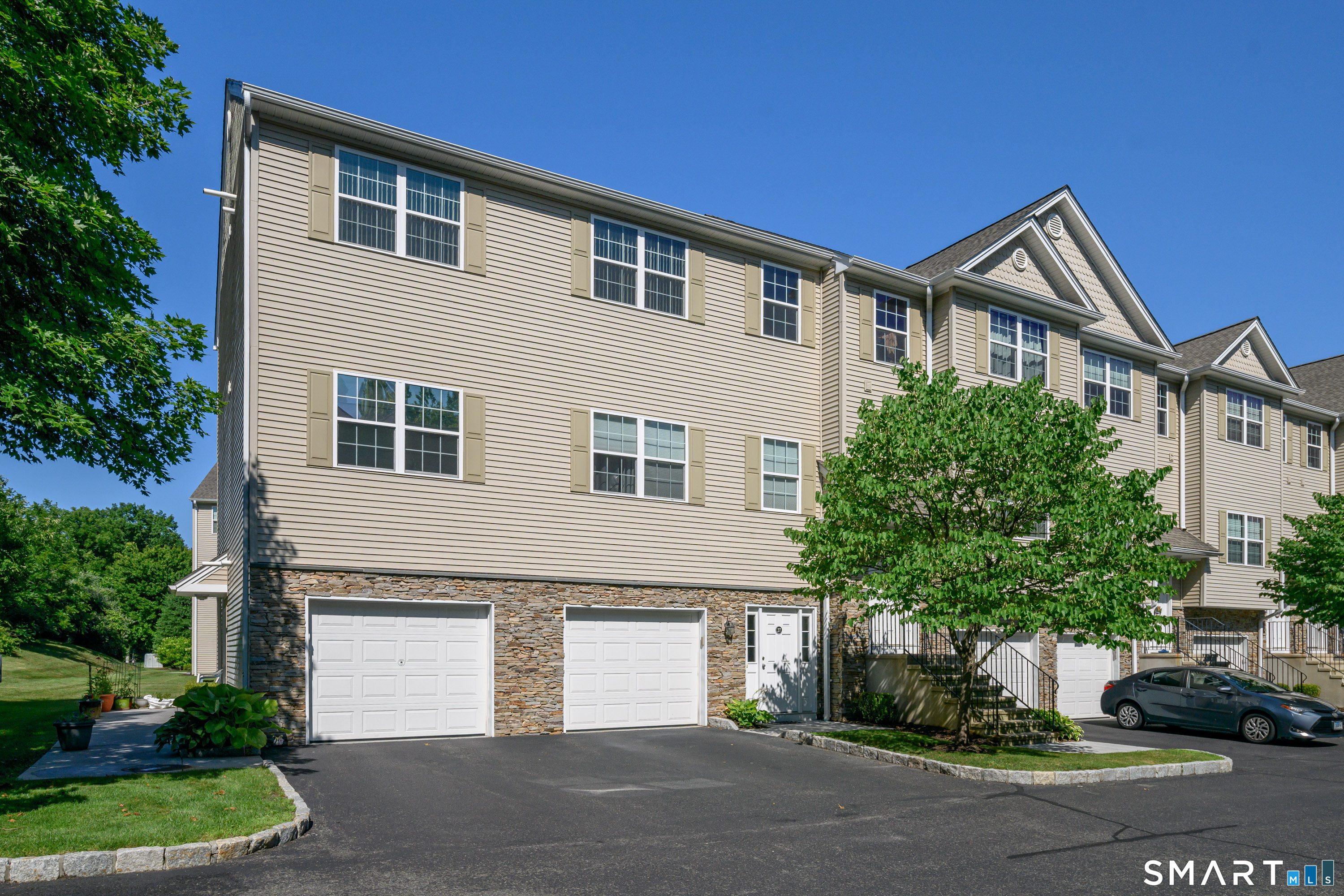 27 Riverview Court Brookfield CT 06804