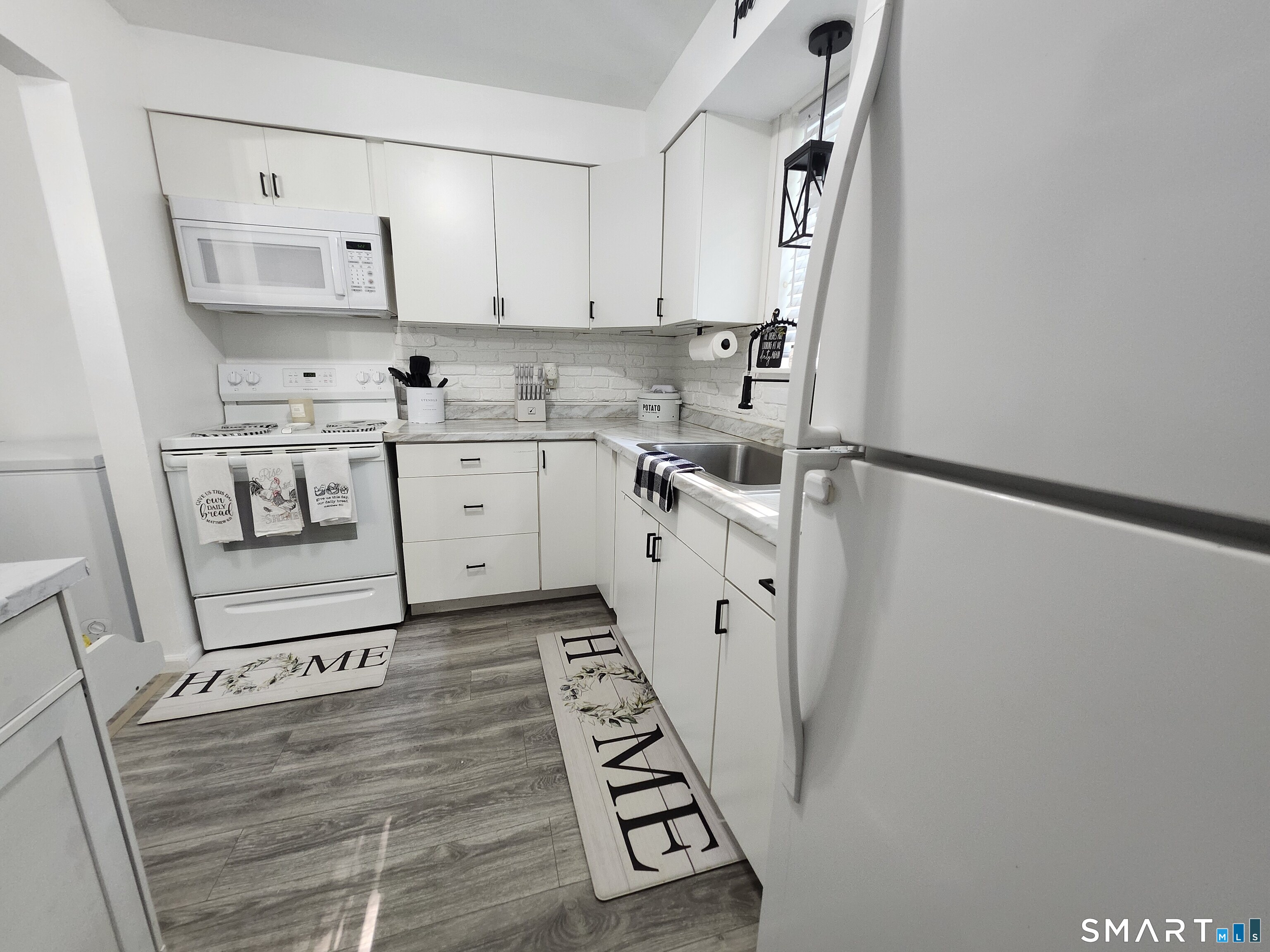 79 Briarwood Lane Branford CT 06405