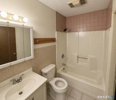 975 Meriden Road Waterbury CT 06705