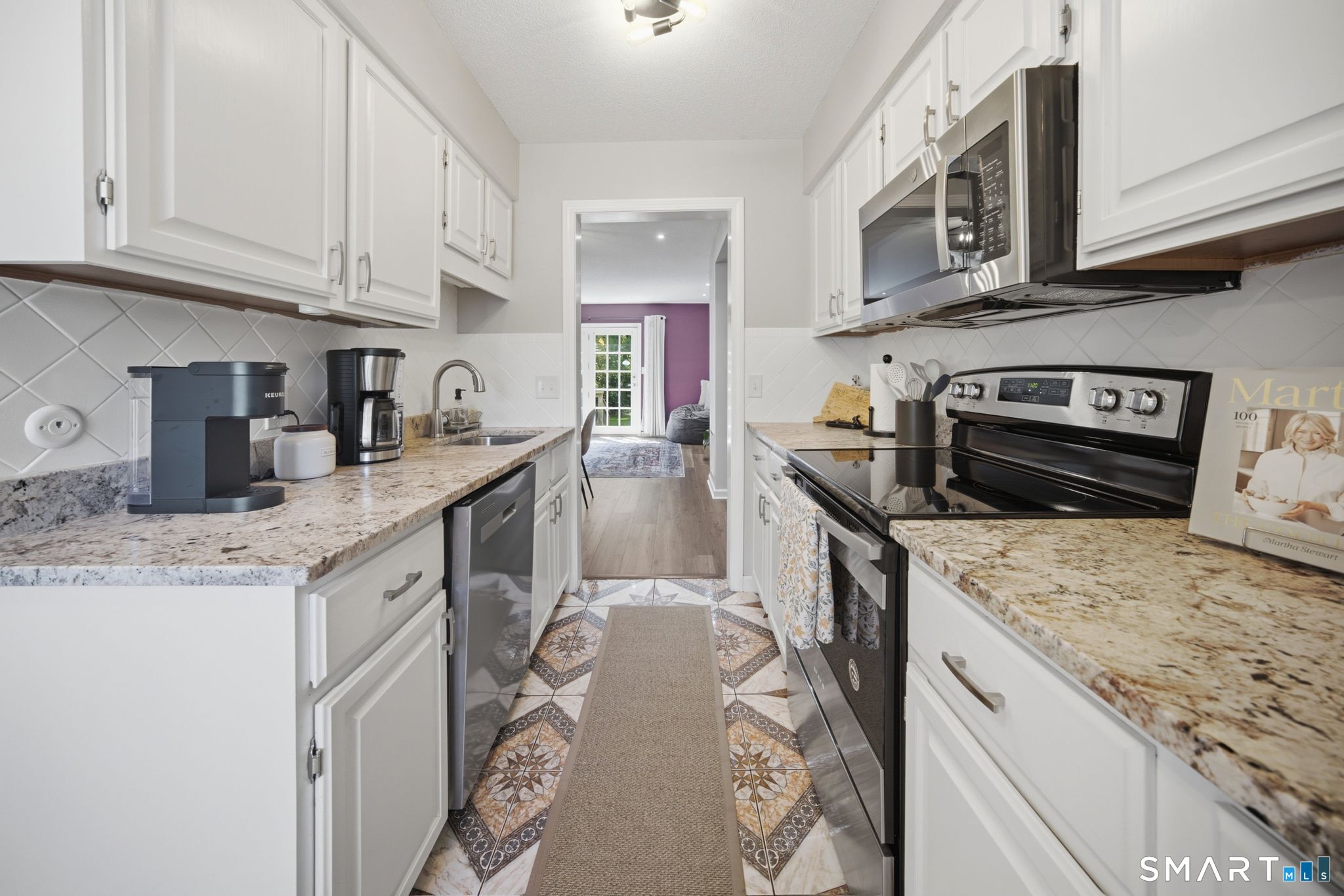 9 Braintree Court Suffield CT 06078