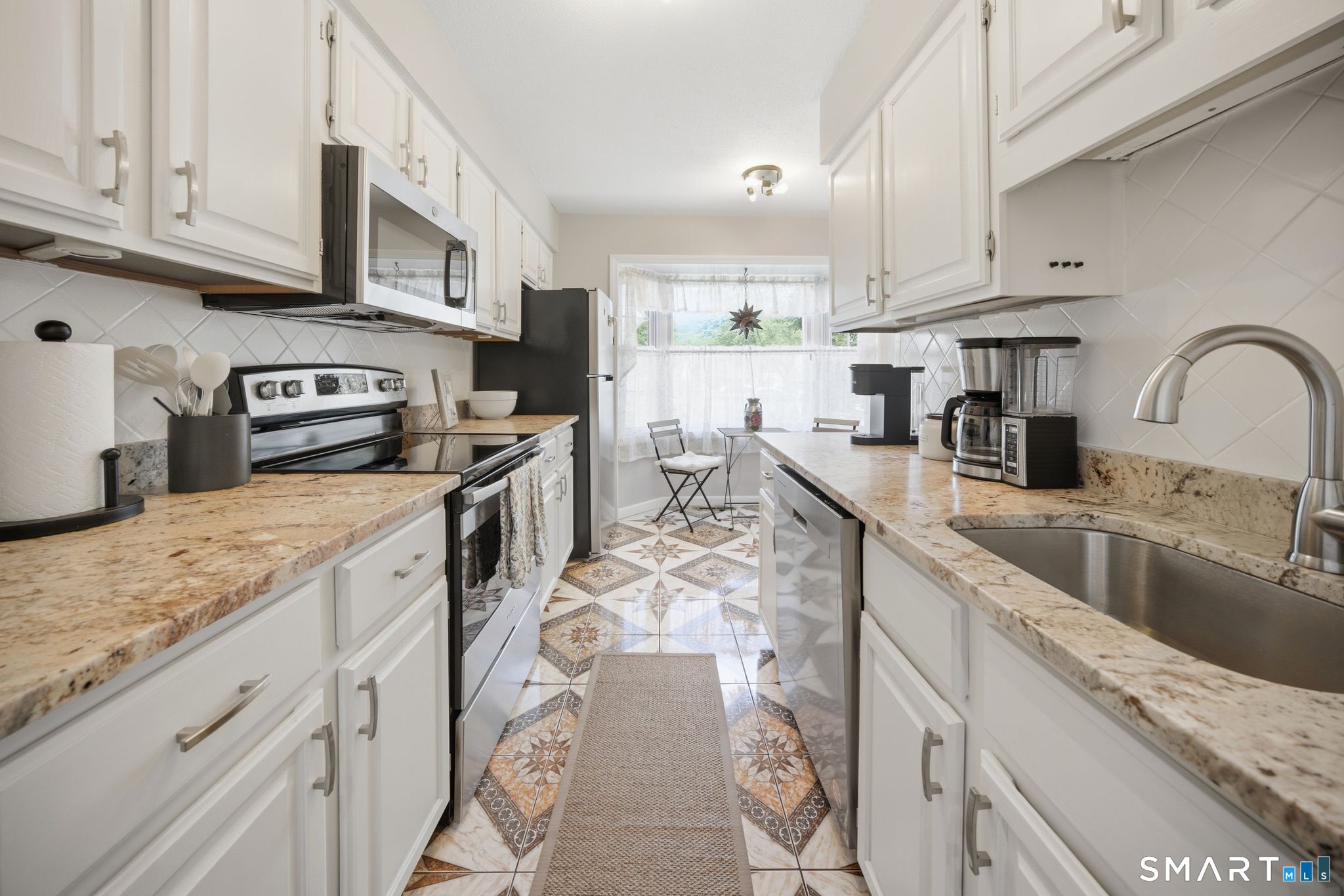 9 Braintree Court Suffield CT 06078