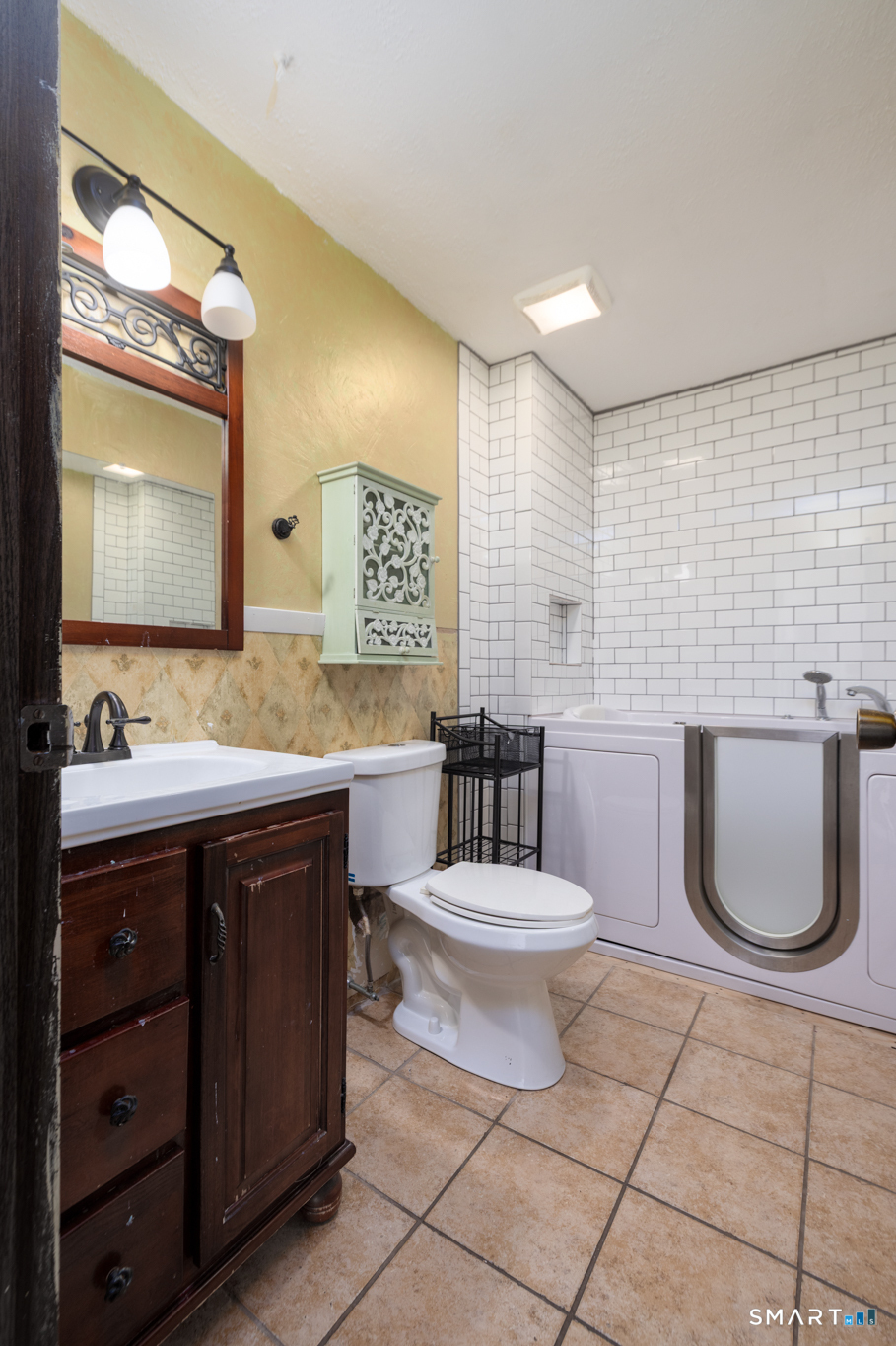 184 Kaynor Drive Waterbury CT 06708