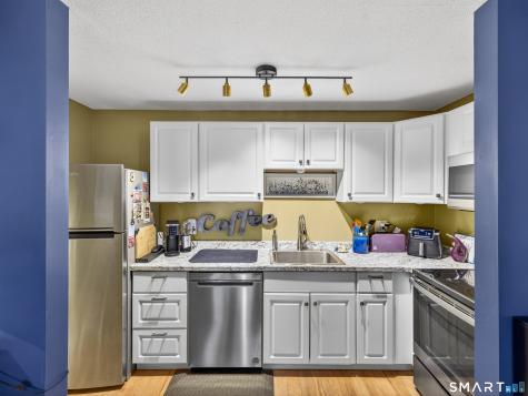 82 Longview Street Waterford CT 06385
