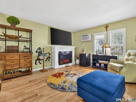 82 Longview Street Waterford CT 06385