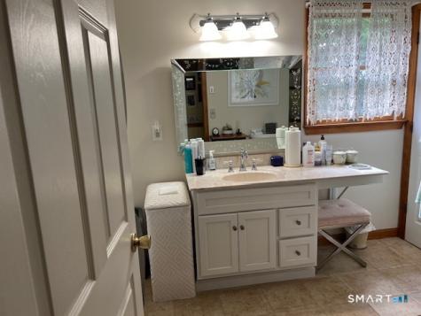 102 North Maple Street Enfield CT 06082