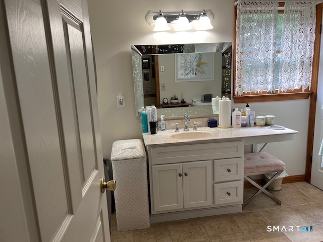 102 North Maple Street Enfield CT 06082