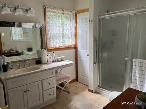 102 North Maple Street Enfield CT 06082