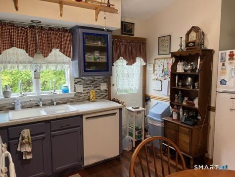 102 North Maple Street Enfield CT 06082