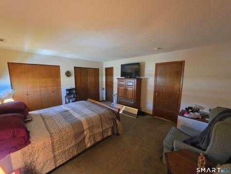 25 Robin Brook Drive Newington CT 06111