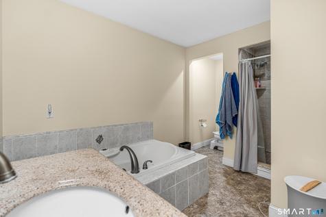 75 Staffordshire Commons Drive Wallingford CT 06492