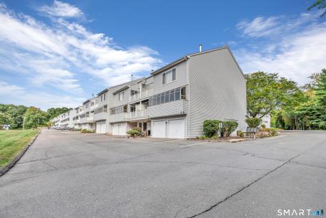 75 Staffordshire Commons Drive Wallingford CT 06492