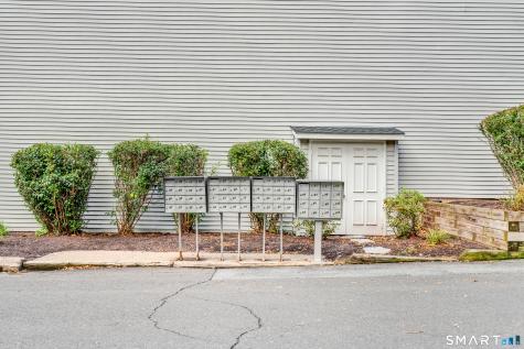 75 Staffordshire Commons Drive Wallingford CT 06492