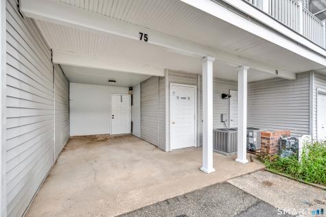 75 Staffordshire Commons Drive Wallingford CT 06492