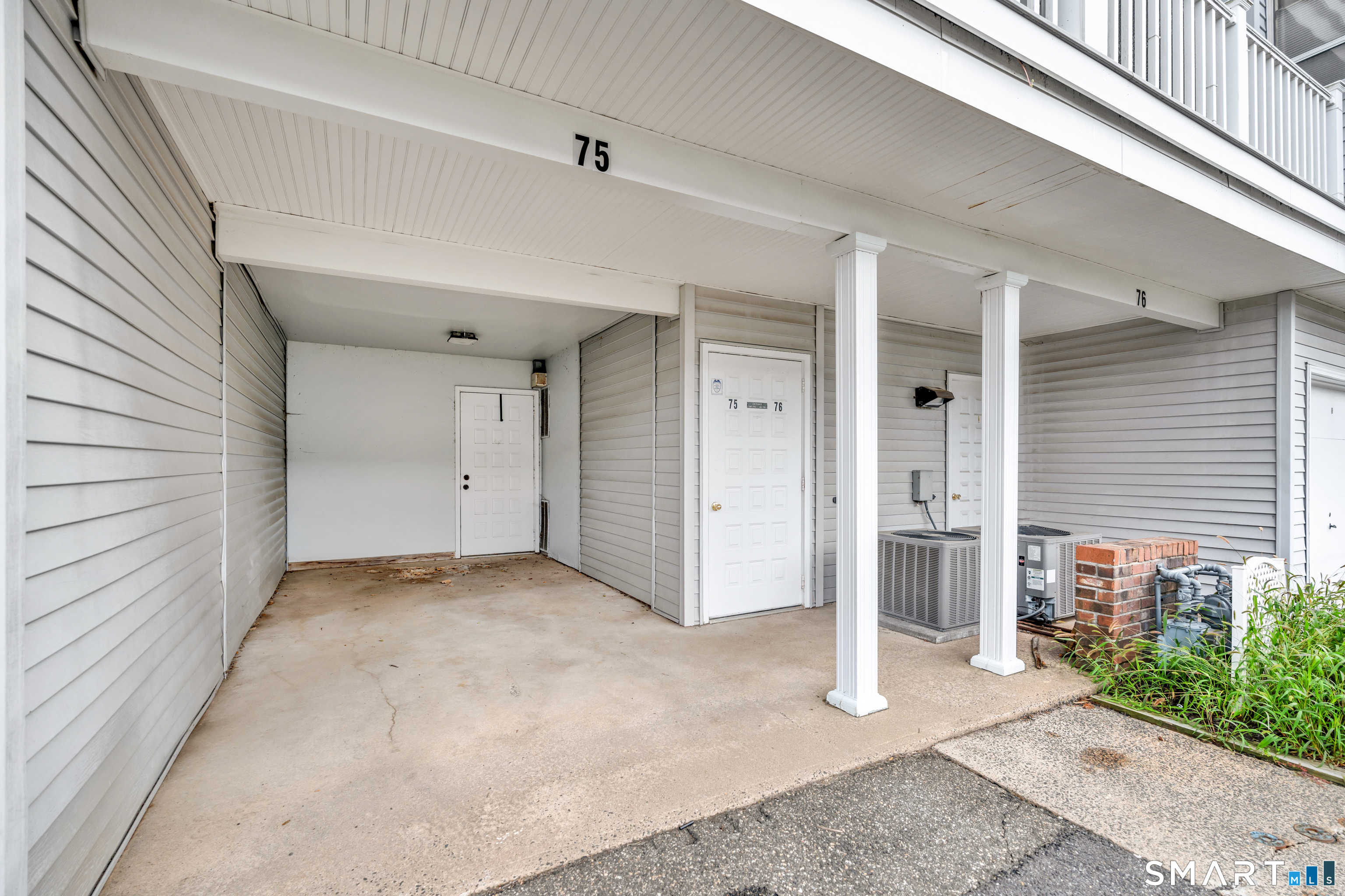 75 Staffordshire Commons Drive Wallingford CT 06492