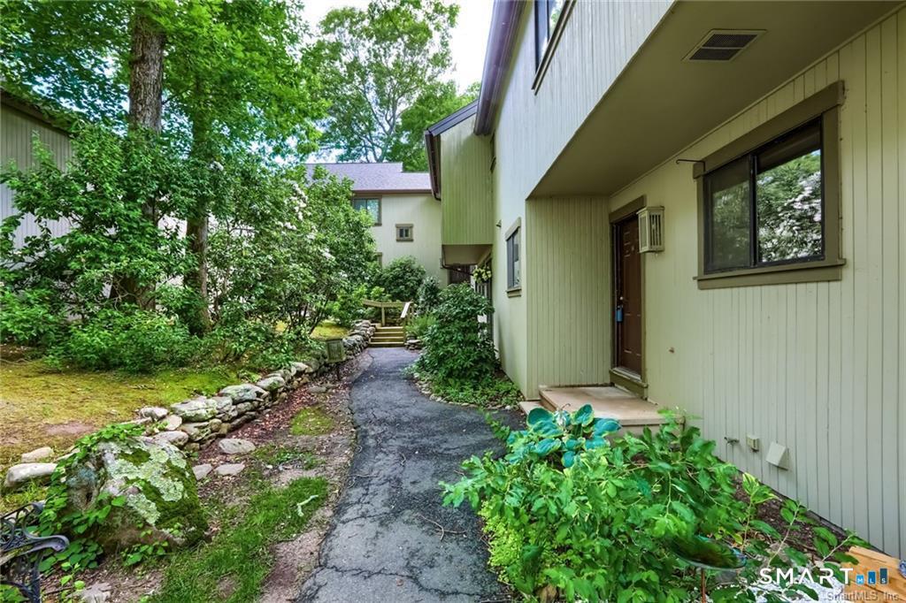 16 Fox Run Woodbury CT 06798