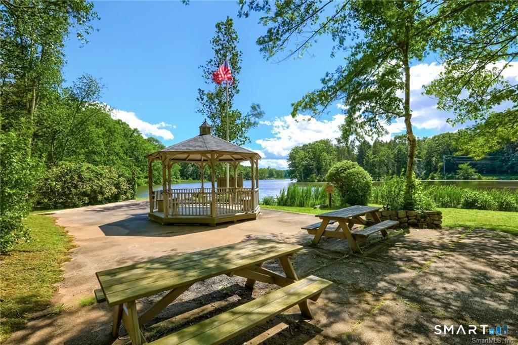 16 Fox Run Woodbury CT 06798
