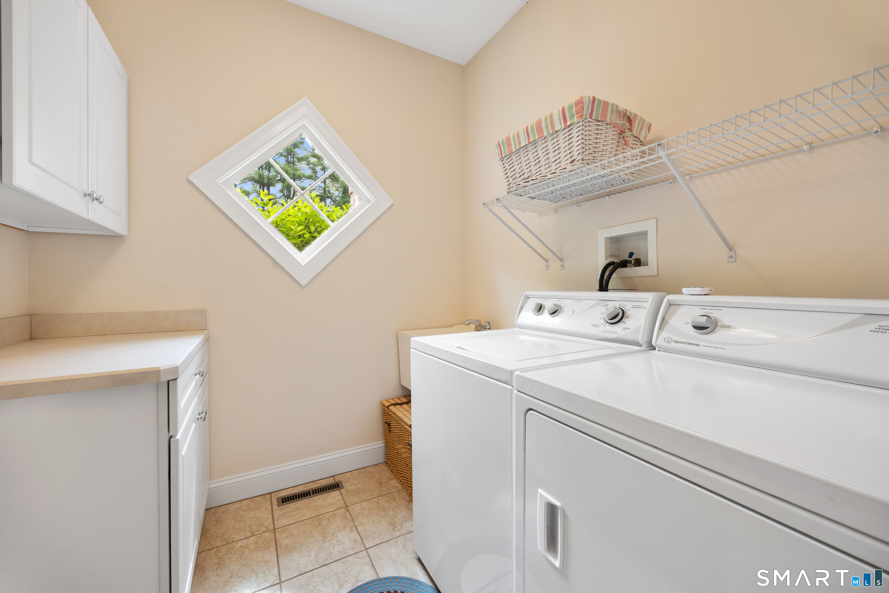 13 Stonegate Circle Cheshire CT 06410